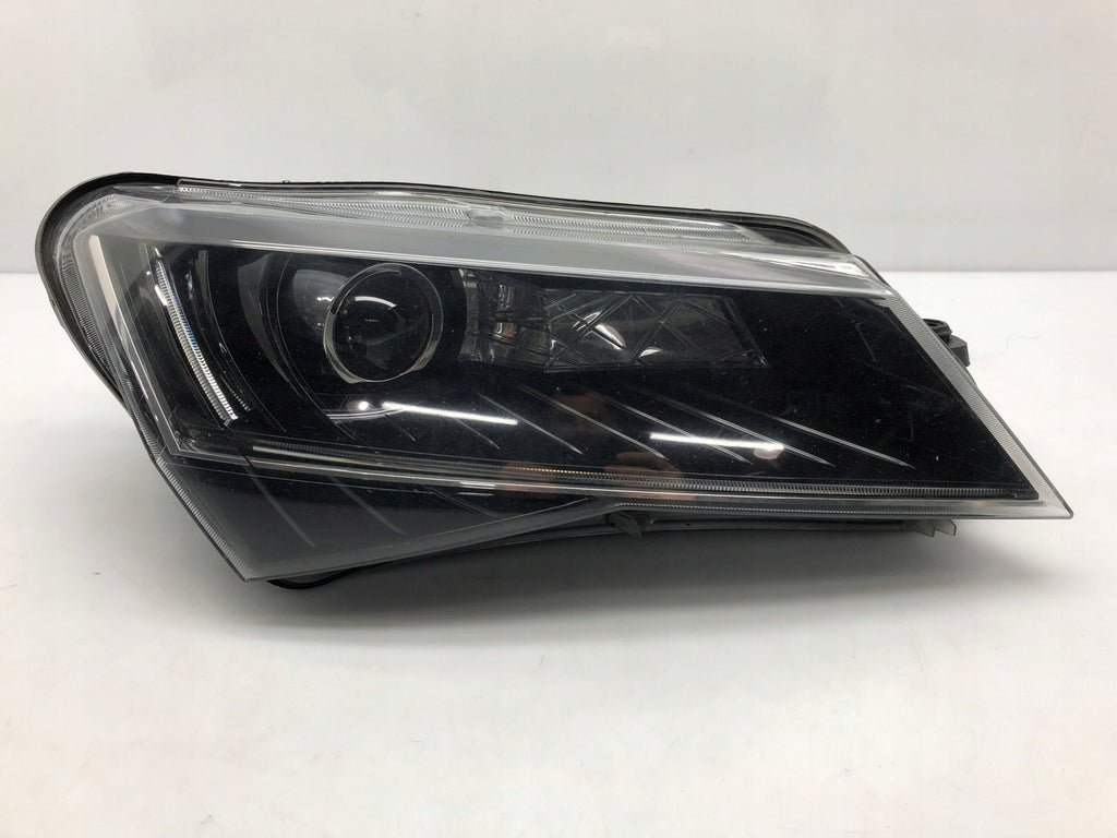 Frontscheinwerfer Skoda Superb III 3V1941016A Xenon Rechts Headlight