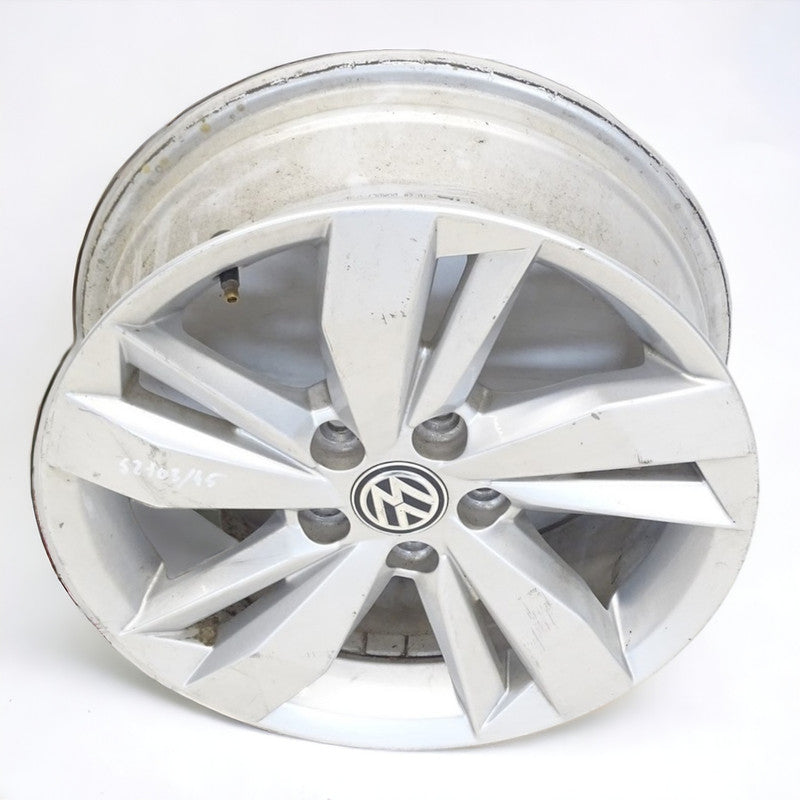 1x Alufelge 15 Zoll 5.5" 5x100 40ET Glanz Silber 2G0601025 VW Polo Rim Wheel