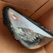 Laden Sie das Bild in den Galerie-Viewer, Frontscheinwerfer BMW 5 F07 7199604-11 Xenon Rechts Scheinwerfer Headlight SCH2633712324yx