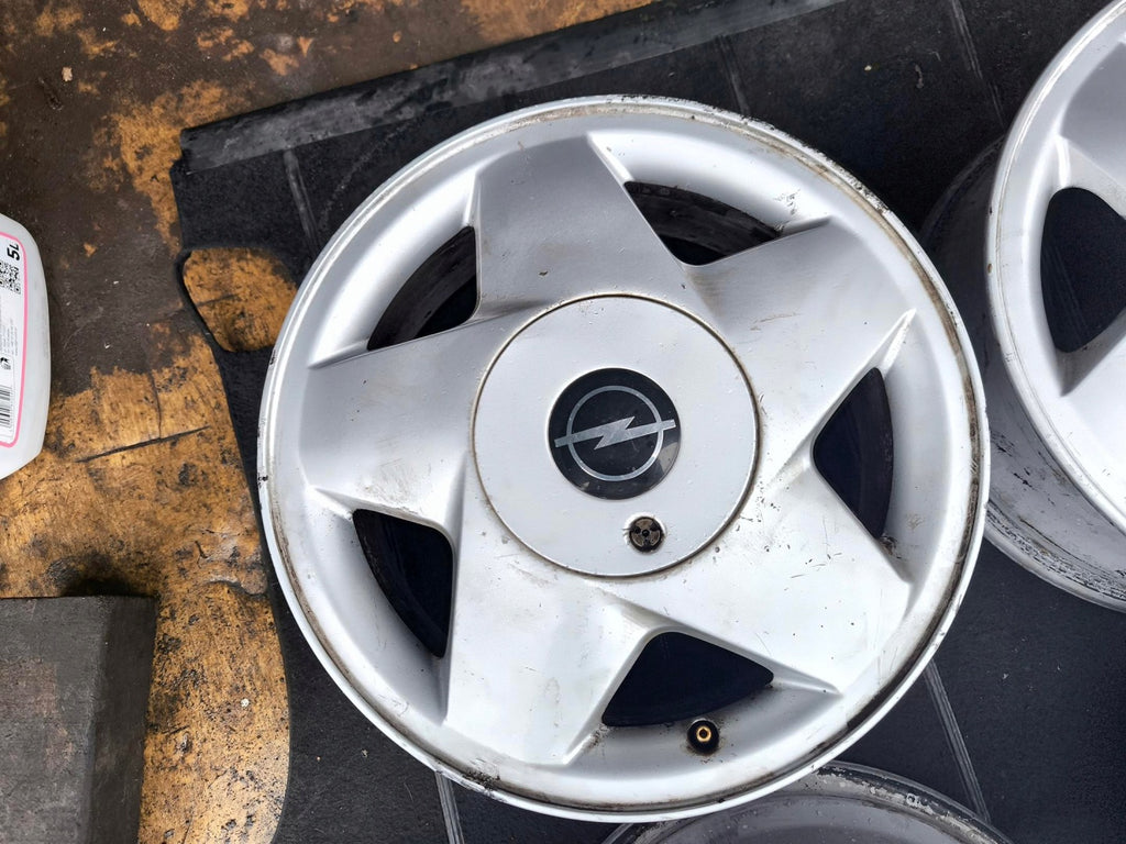 4x Alufelge 15 Zoll 6.0" 4x100 49ET Silber Opel Kadett Vectra Meriva Rim Wheel FEL7786813477mm