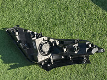Laden Sie das Bild in den Galerie-Viewer, Frontscheinwerfer Hyundai Tucson 92207N7400 LED Links Scheinwerfer Headlight SCH9868487785xt
