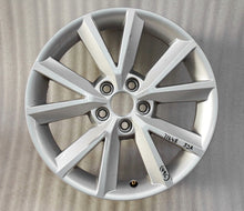 Laden Sie das Bild in den Galerie-Viewer, 1x Alufelge 16 Zoll 7.0&quot; 5x100 46ET Glanz Silber 5JA601025 Skoda Rapid Rim Wheel