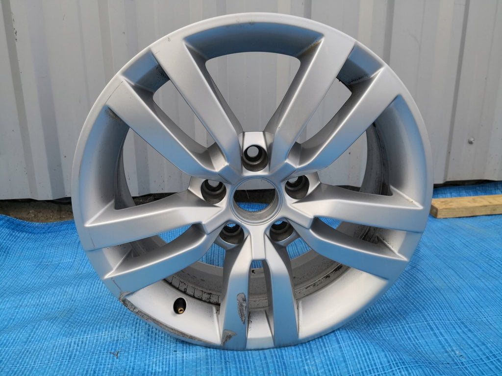 1x Alufelge 16 Zoll 6.5" 5x112 33ET Silber 5M0601025R VW Golf V Plus Rim Wheel