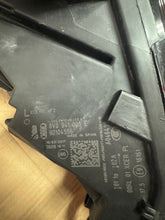 Laden Sie das Bild in den Galerie-Viewer, Frontscheinwerfer Audi A3 8V0941005E Xenon Links Scheinwerfer Headlight