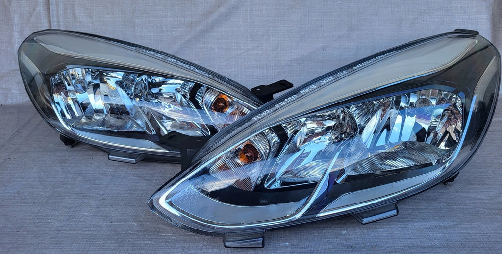 Frontscheinwerfer Ford Fiesta H1BB13W029AE Ein Satz Scheinwerfer Headlight