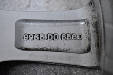 Laden Sie das Bild in den Galerie-Viewer, 1x Alufelge 16 Zoll 6.5&quot; 5x114.3 50ET Glanz Silber 9965D06560 Mazda Cx3 Cx-3