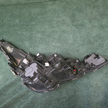 Laden Sie das Bild in den Galerie-Viewer, Frontscheinwerfer Toyota Corolla 81150-02860 Rechts Scheinwerfer Headlight