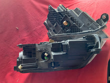 Laden Sie das Bild in den Galerie-Viewer, Frontscheinwerfer Skoda Superb III 3V1941015B 3V1941016B Xenon Ein Satz