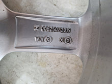 Laden Sie das Bild in den Galerie-Viewer, 1x Alufelge 17 Zoll 6.5" 5x112 44ET Glanz Silber A1774011200 Mercedes-Benz FEL6448870279nf