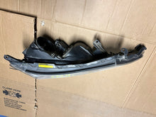 Laden Sie das Bild in den Galerie-Viewer, Frontscheinwerfer Toyota 81145-42572 Xenon Rechts Scheinwerfer Headlight