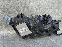 Laden Sie das Bild in den Galerie-Viewer, Frontscheinwerfer Skoda Octavia IV 5E4941015A Links Scheinwerfer Headlight SCH4501226411ue