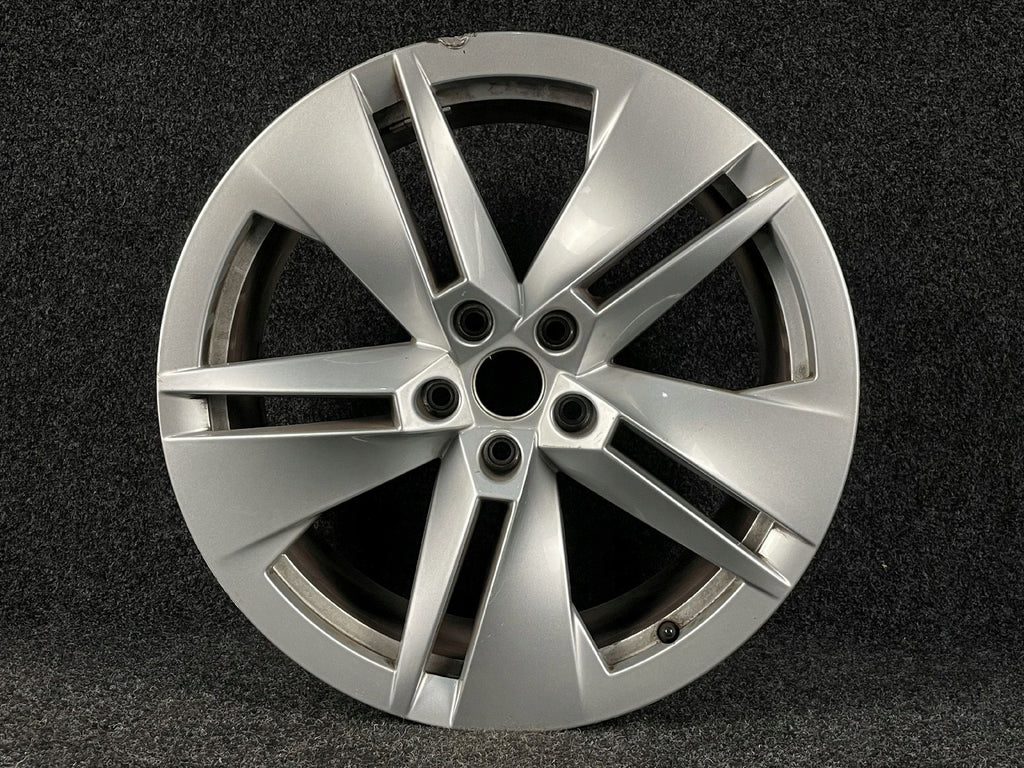 1x Alufelge 19 Zoll 8.0" 5x112 45ET Glanz Silber 5LA601025B Skoda Enyaq