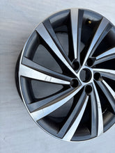Laden Sie das Bild in den Galerie-Viewer, 1x Alufelge 18 Zoll 7.5" 5x112 48ET Glanz Schwarz 5E3601025AG Skoda Octavia I FEL5154543294nv
