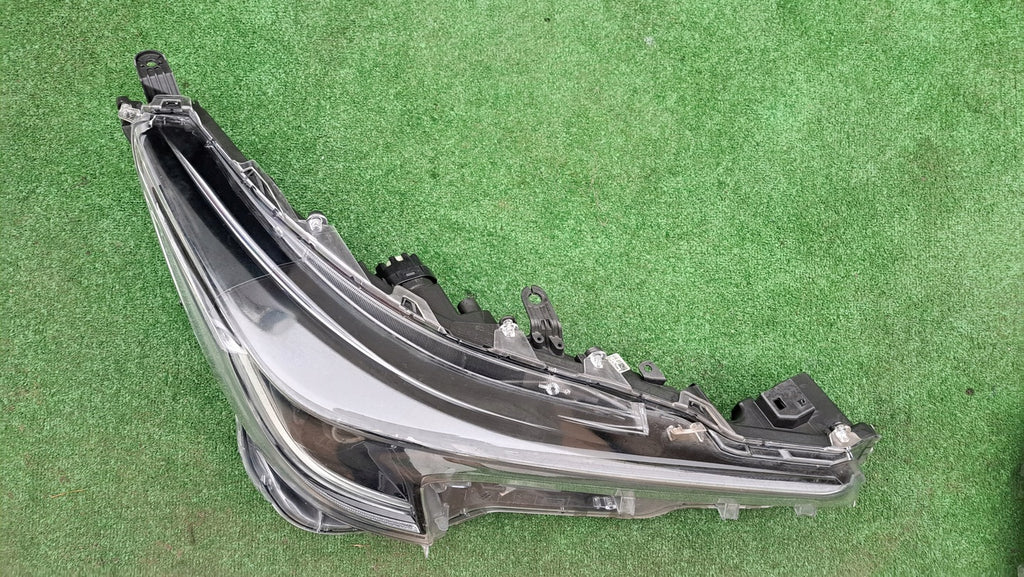 Frontscheinwerfer Toyota Corolla 8111002578 LED Ein Stück (Rechts oder Links)