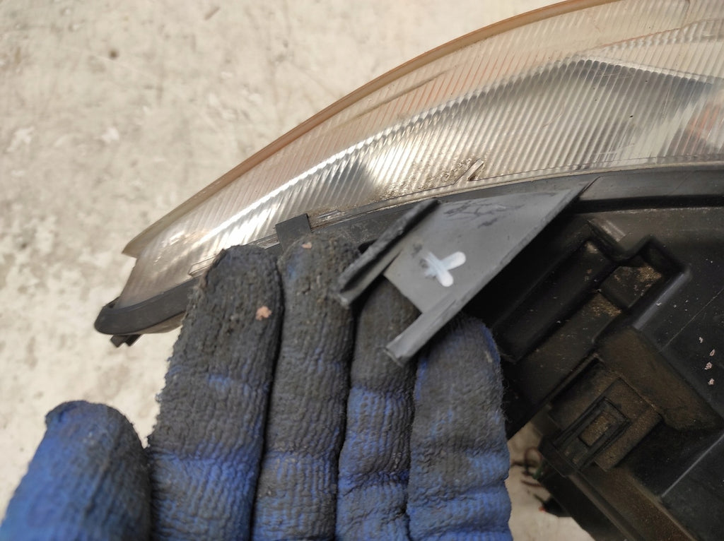 Frontscheinwerfer Mitsubishi Colt I 8301B179 Links Scheinwerfer Headlight SCH5977463843jc