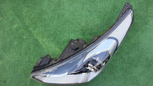 Load image into Gallery viewer, Frontscheinwerfer Hyundai Veloster 92101-2V160 Links Scheinwerfer Headlight