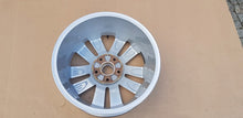 Laden Sie das Bild in den Galerie-Viewer, 1x Alufelge 17 Zoll 7.0" 5x120 55ET 7E0601025L VW T5 Rim Wheel FEL9240793398lf