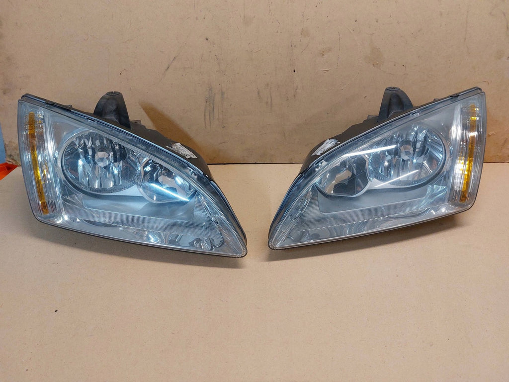 Frontscheinwerfer Ford Focus 4M5113W029-AD 4M51-13W030-AD Ein Satz Headlight SCH3499449199vr