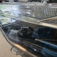 Load image into Gallery viewer, Frontscheinwerfer Toyota Corolla 81150-02L70 Links Scheinwerfer Headlight SCH5356640183ug