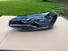 Laden Sie das Bild in den Galerie-Viewer, Frontscheinwerfer VW Polo 2G1241005 Links Scheinwerfer Headlight