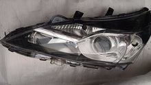 Laden Sie das Bild in den Galerie-Viewer, Frontscheinwerfer Toyota Verso 81150-0F160 Links Scheinwerfer Headlight SCH2488584943hz