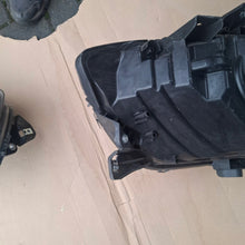 Load image into Gallery viewer, Frontscheinwerfer Iveco Daily IV 05802711800 05802711799 Ein Satz Headlight SCH7417390336vh
