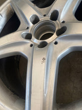 Load image into Gallery viewer, 1x Alufelge 18 Zoll 9.5" 5x112 48ET Glanz Silber A2184011502 Mercedes-Benz FEL6341564659ys