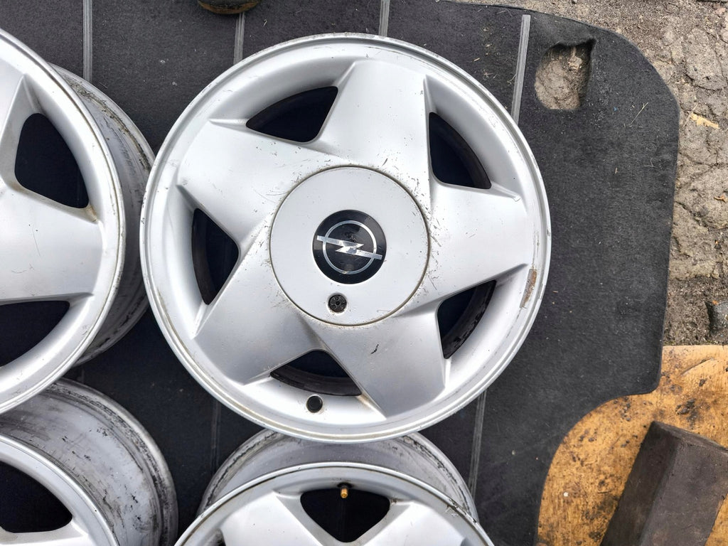 4x Alufelge 15 Zoll 6.0" 4x100 49ET Silber Opel Kadett Vectra Meriva Rim Wheel FEL7786813477mm