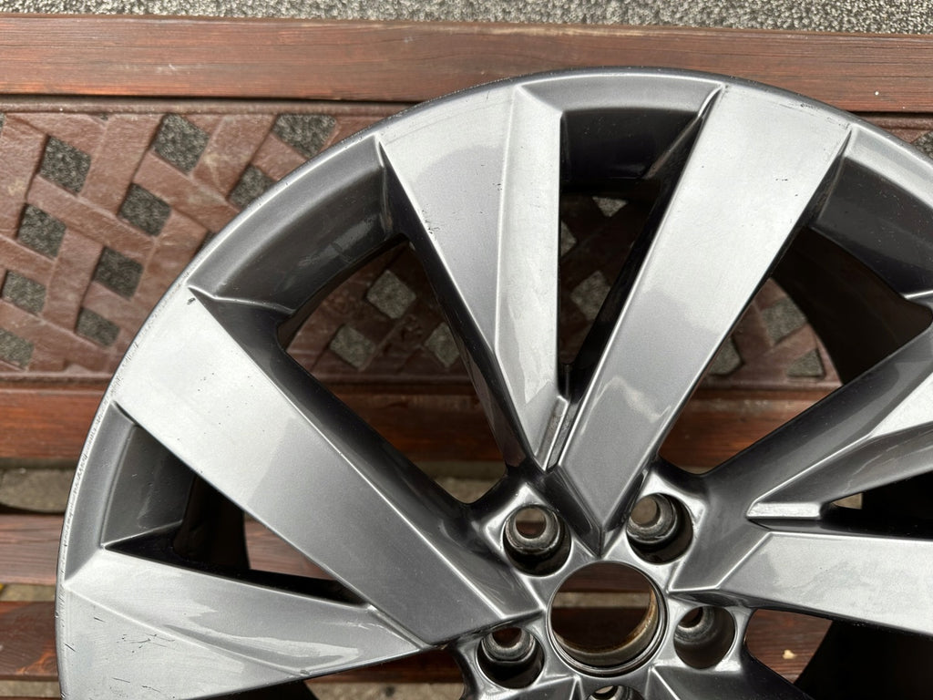 1x Alufelge 18 Zoll 7.0" 5x100 39ET Glanz Graphit 2GM601025L VW T-Cross FEL8067538460lt
