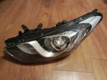 Laden Sie das Bild in den Galerie-Viewer, Frontscheinwerfer Hyundai I30 92101-A6010 Ein Stück (Rechts oder Links) SCH9721818305iq