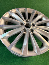 Laden Sie das Bild in den Galerie-Viewer, 1x Alufelge 18 Zoll 7.0" 5x112 43ET 565601025L Skoda Kodiaq Rim Wheel FEL2336613482fy