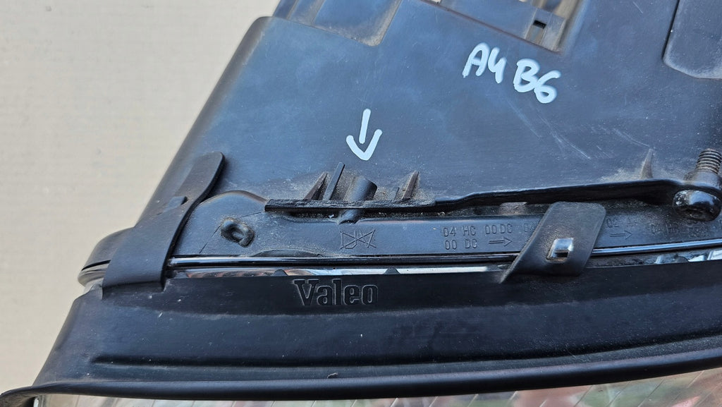 Frontscheinwerfer Audi A4 B6 8E0941003F 89305690 Ein Stück (Rechts oder Links) SCH7012608497kr