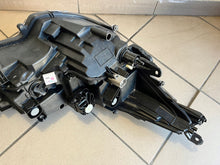 Laden Sie das Bild in den Galerie-Viewer, Frontscheinwerfer Toyota Corolla 81150-02S60 Links Scheinwerfer Headlight