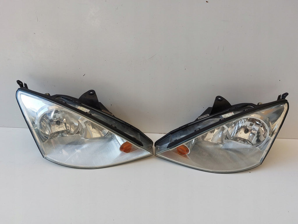 Frontscheinwerfer Ford Focus 2M51-13W030-BF 2M51-13W029-BF Ein Satz Headlight SCH5576836174om