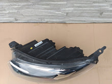 Laden Sie das Bild in den Galerie-Viewer, Frontscheinwerfer Opel Zafira Vivaro 00218275-01 Xenon Links Headlight