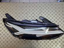 Laden Sie das Bild in den Galerie-Viewer, Frontscheinwerfer Dacia Sandero III Jogger 260107920R LED Rechts Headlight