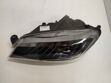 Laden Sie das Bild in den Galerie-Viewer, Frontscheinwerfer Skoda Superb III 3V1941015B Xenon Links Scheinwerfer Headlight