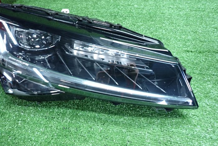 Frontscheinwerfer Skoda Superb III 3V1941016D Rechts Scheinwerfer Headlight SCH3490531743aj