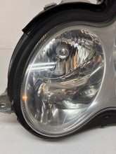 Laden Sie das Bild in den Galerie-Viewer, Frontscheinwerfer Mercedes-Benz W203 A2038203781 Links Scheinwerfer Headlight SCH8548879887uw