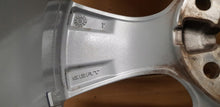 Laden Sie das Bild in den Galerie-Viewer, 1x Alufelge 17 Zoll 7.5" 5x112 46ET Glanz Silber 5FA601025 Seat Rim Wheel FEL3056154585us