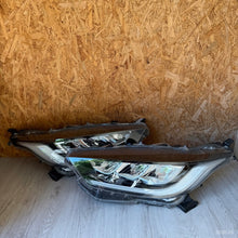 Load image into Gallery viewer, Frontscheinwerfer Toyota Yaris Ein Satz Scheinwerfer Headlight SCH4265423915jd