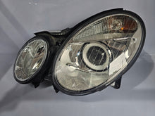 Laden Sie das Bild in den Galerie-Viewer, Frontscheinwerfer Mercedes-Benz W211 Xenon Links Scheinwerfer Headlight SCH3912371954sn