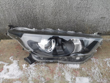 Laden Sie das Bild in den Galerie-Viewer, Frontscheinwerfer Toyota IV Yaris Rechts Scheinwerfer Headlight SCH2576063559ed