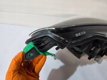 Laden Sie das Bild in den Galerie-Viewer, Frontscheinwerfer Toyota Yaris Links Scheinwerfer Headlight SCH4760667881tk