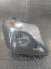 Laden Sie das Bild in den Galerie-Viewer, Frontscheinwerfer Mercedes-Benz Sprinter 906 9068202461 Rechts Headlight