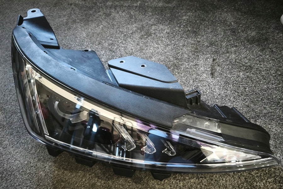 Frontscheinwerfer Hyundai Elantra Rechts Scheinwerfer Headlight SCH5771582333hy