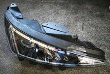 Load image into Gallery viewer, Frontscheinwerfer Hyundai Elantra Rechts Scheinwerfer Headlight SCH5771582333hy
