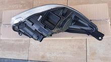 Laden Sie das Bild in den Galerie-Viewer, Frontscheinwerfer Ford Focus F1EB-13W030-NB Ein Stück (Rechts oder Links) SCH5067417382fb
