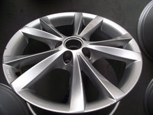 Laden Sie das Bild in den Galerie-Viewer, 1x Alufelge 17 Zoll 7.5" 5x112 47ET Glanz Silber 3C9071497 VW Passat Rim Wheel FEL4508689845ln