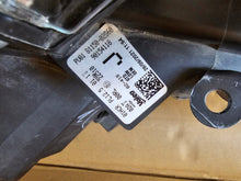 Load image into Gallery viewer, Frontscheinwerfer Toyota Corolla 81150-02S60 Links Scheinwerfer Headlight